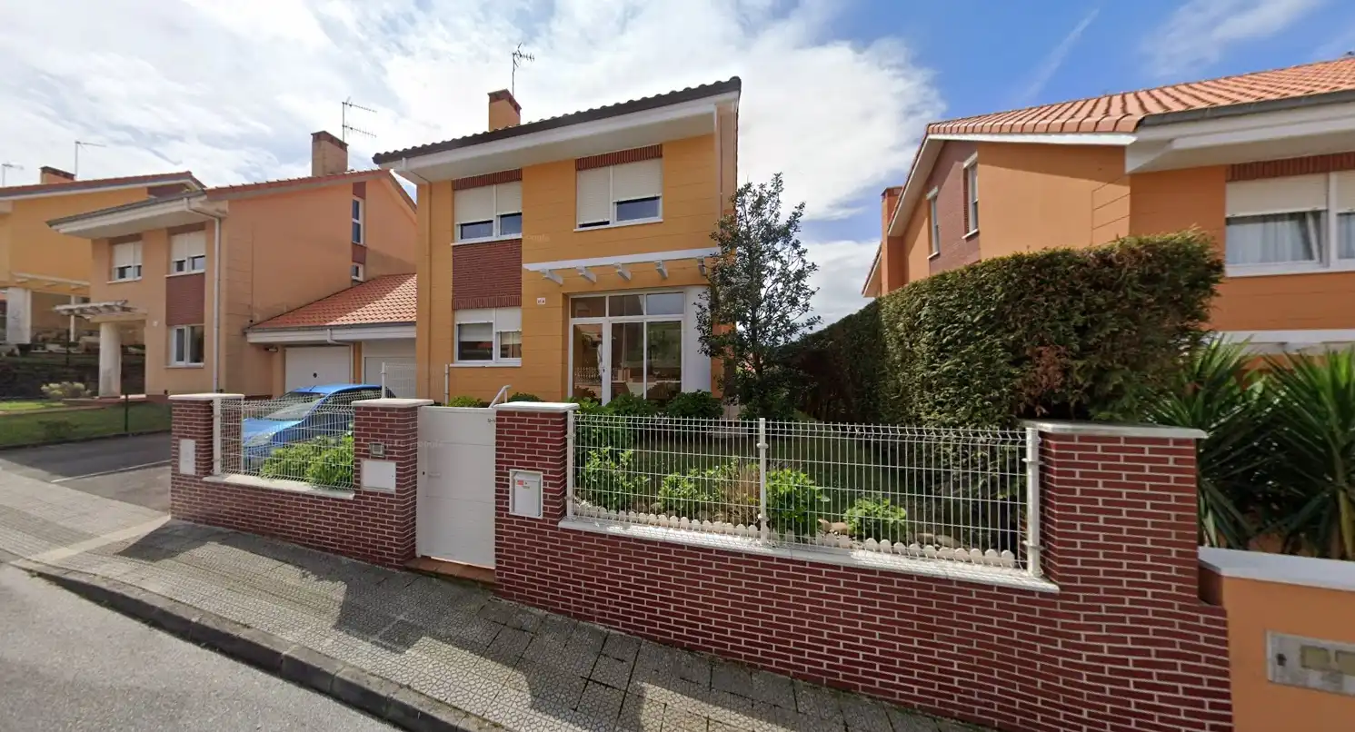 Detached house with garden for sale in Barrio San José