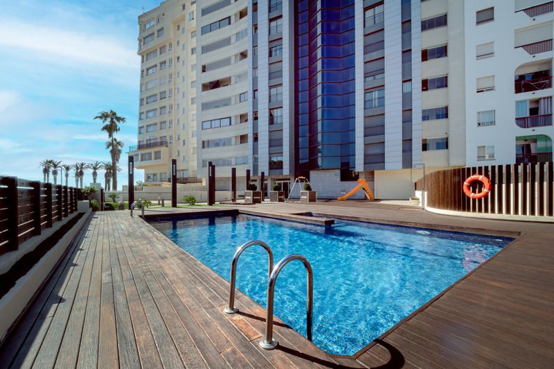 Piscina de Apartament en venda en Empuriabrava amb Aire condicionat, Calefacció i Terrassa