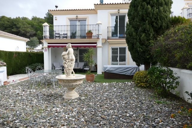 Jardí de Casa adosada en venda en Alhaurín El Grande amb Aire condicionat, Calefacció i Jardí privat