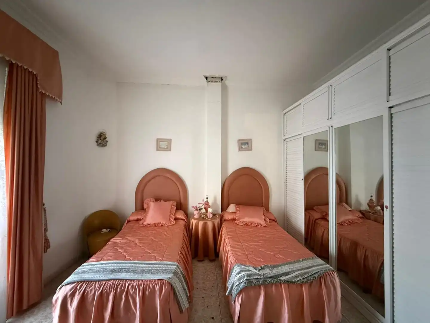 Bedroom of Houses for sale in Sevilla