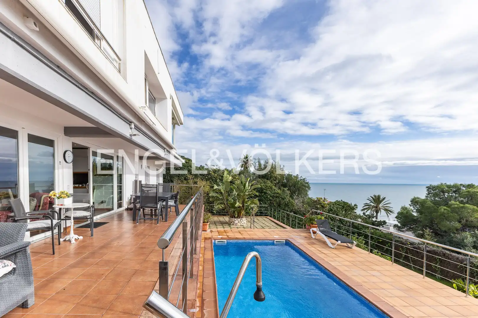 Vista exterior de Casa o xalet en venda en Sitges amb Aire condicionat, Calefacció i Jardí privat