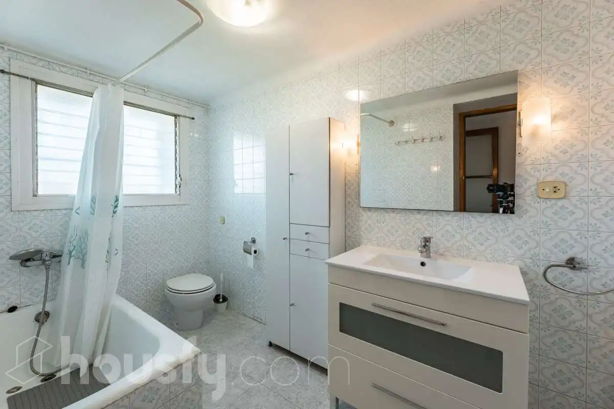 Baño de Casa adosada en venta en Santa Margarida I Els Monjos con Trastero