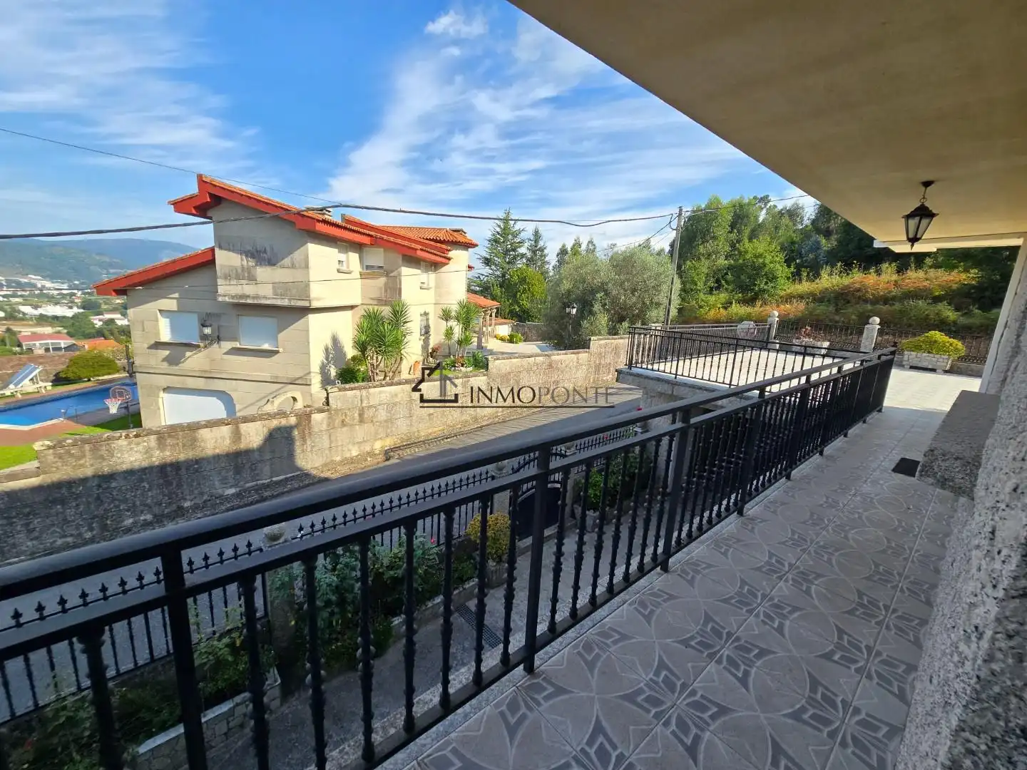 Terrassa de Casa o xalet en venda en Pontevedra Capital  amb Calefacció, Jardí privat i Terrassa