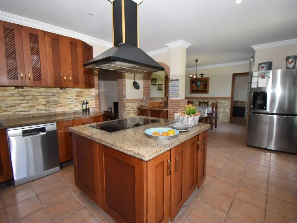 Cuina de Casa o xalet en venda en Mijas amb Aire condicionat, Jardí privat i Terrassa