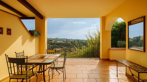 Photo 3 of Flat for sale in Los Arqueros - Puerto del Almendro, Benahavís