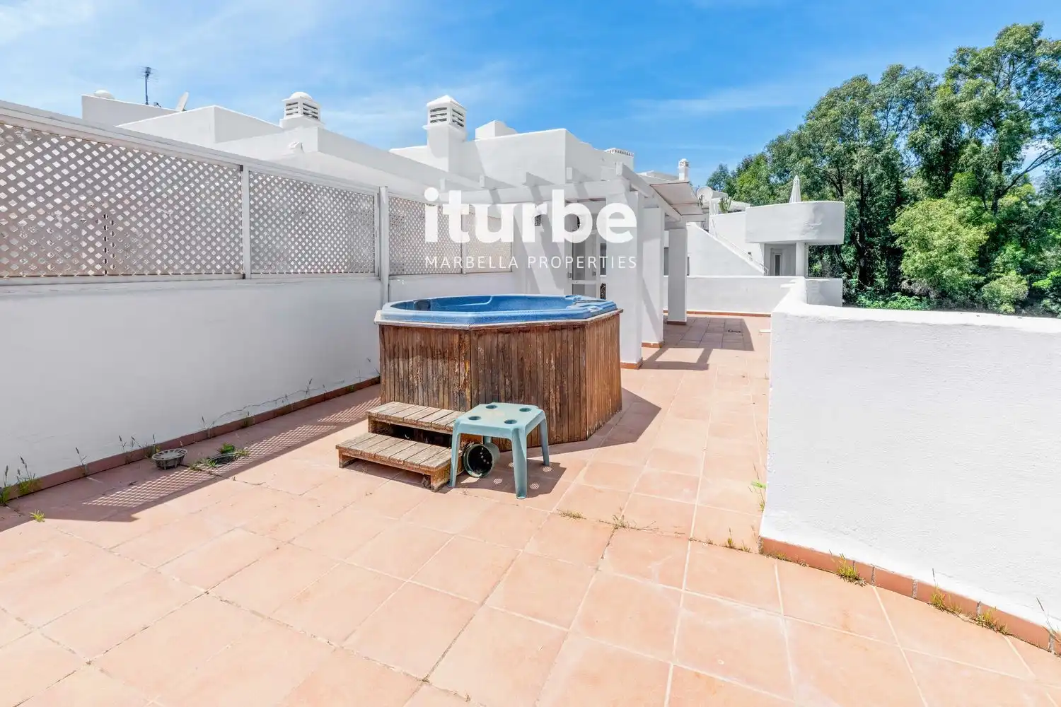 Außenansicht von Maisonette zum Verkauf in Marbella mit Klimaanlage, Terrasse und Abstellraum