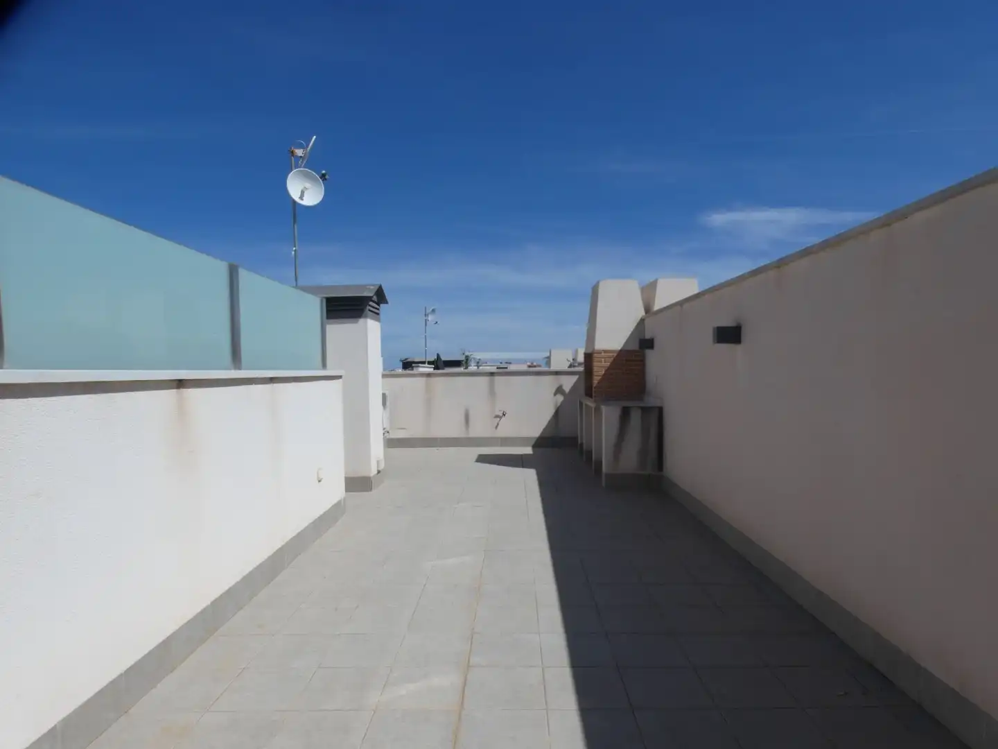 Terrasse von Einfamilien-Reihenhaus zum Verkauf in San Pedro del Pinatar mit Klimaanlage, Privatgarten und Terrasse