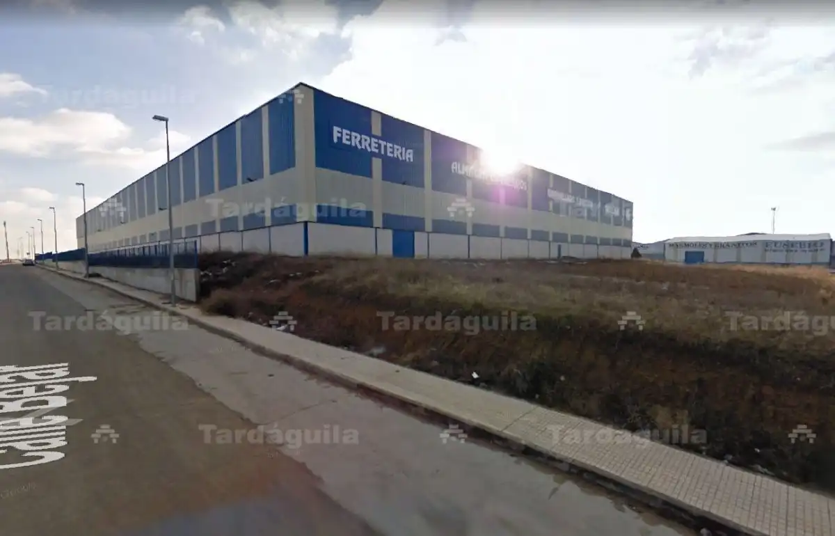 Außenansicht von Fabrikhallen zum Verkauf in Castellanos de Moriscos