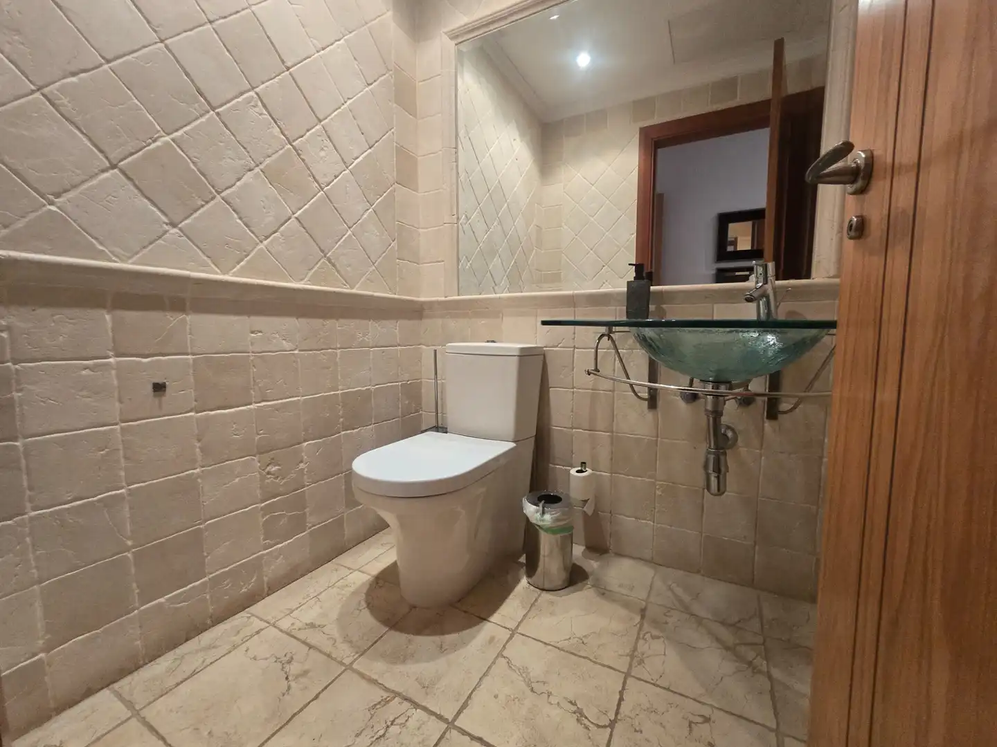 Bany de Apartament en venda en Marbella amb Aire condicionat, Calefacció i Jardí privat