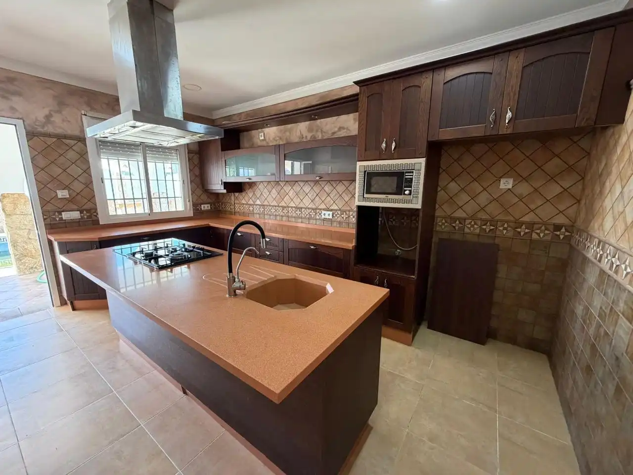 Cocina de Finca rústica en venta en Sanlúcar de Barrameda con Aire acondicionado, Trastero y Piscina
