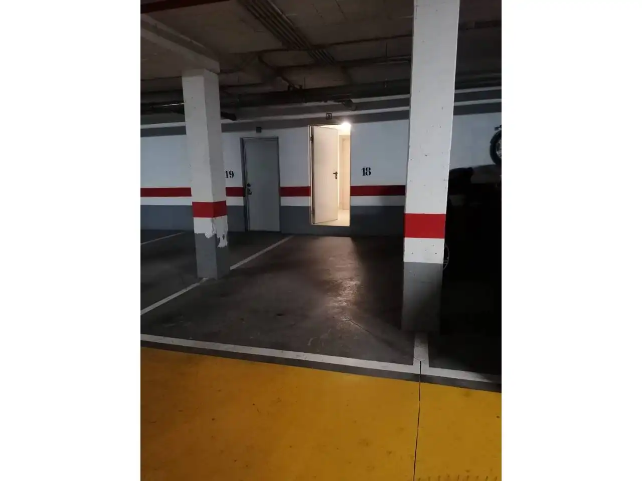 Aparcament de Casa adosada de lloguer en Fuengirola amb Aire condicionat, Calefacció i Terrassa