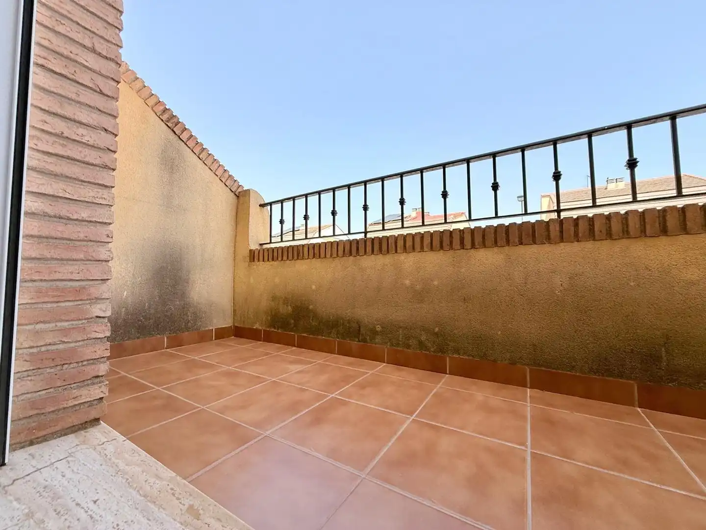 Terrasse von Einfamilien-Reihenhaus zum Verkauf in San Pedro del Pinatar mit Klimaanlage, Privatgarten und Terrasse