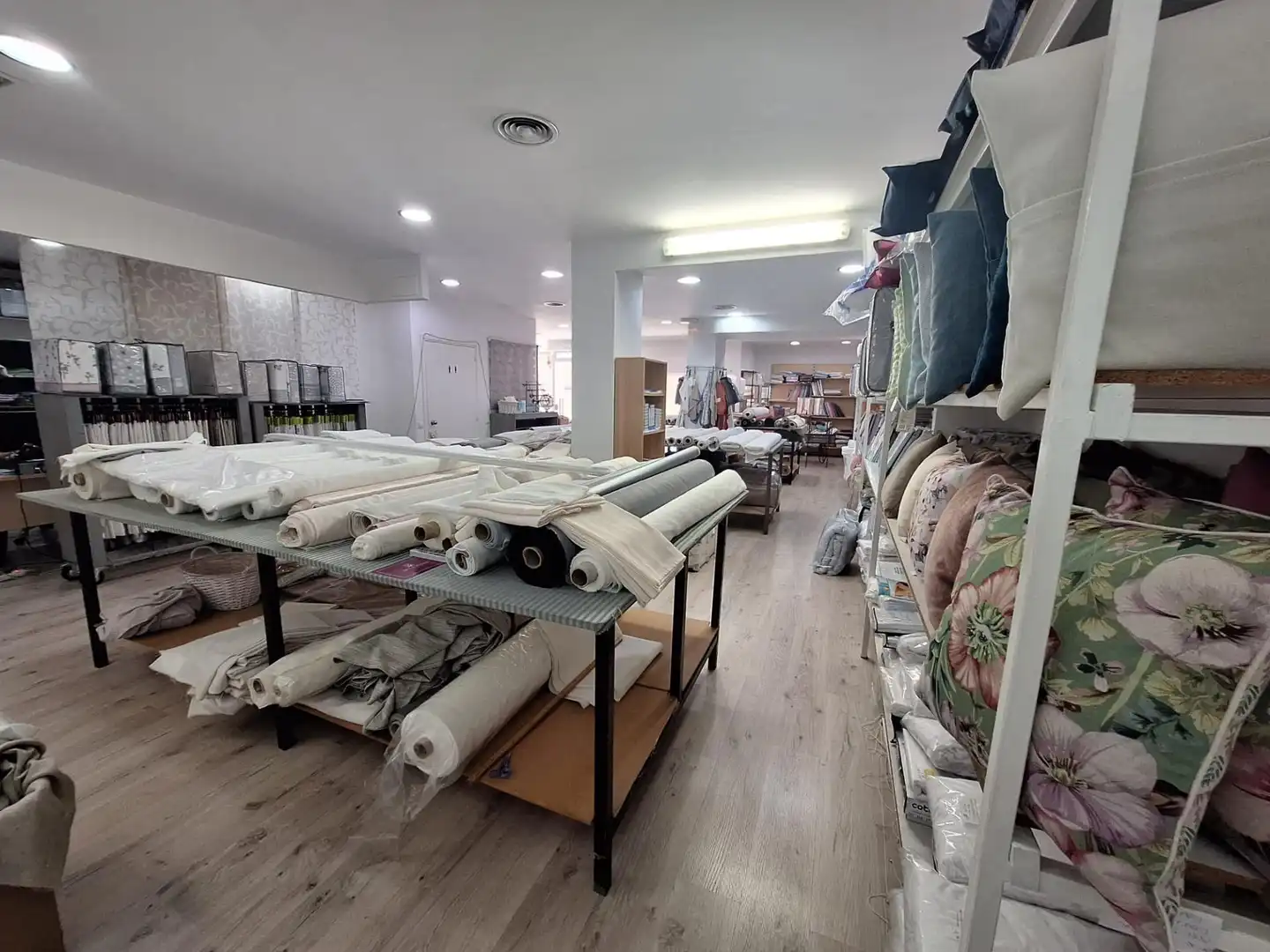 Business premises for sale in Poble, imagen 2