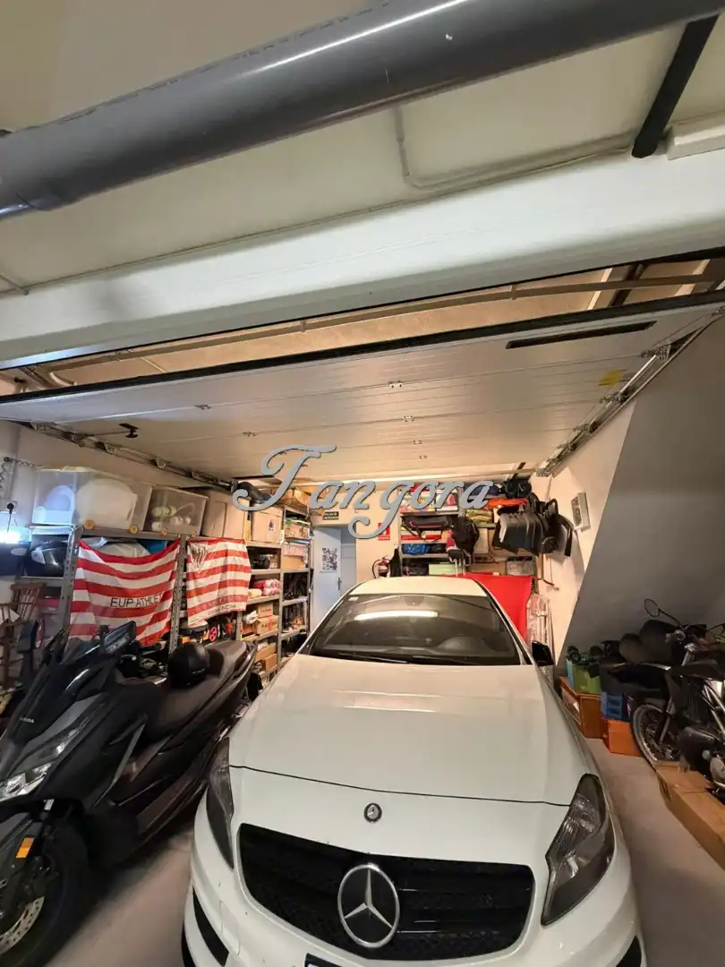 Aparcament de Casa adosada en venda en Sopela amb Calefacció, Jardí privat i Parquet