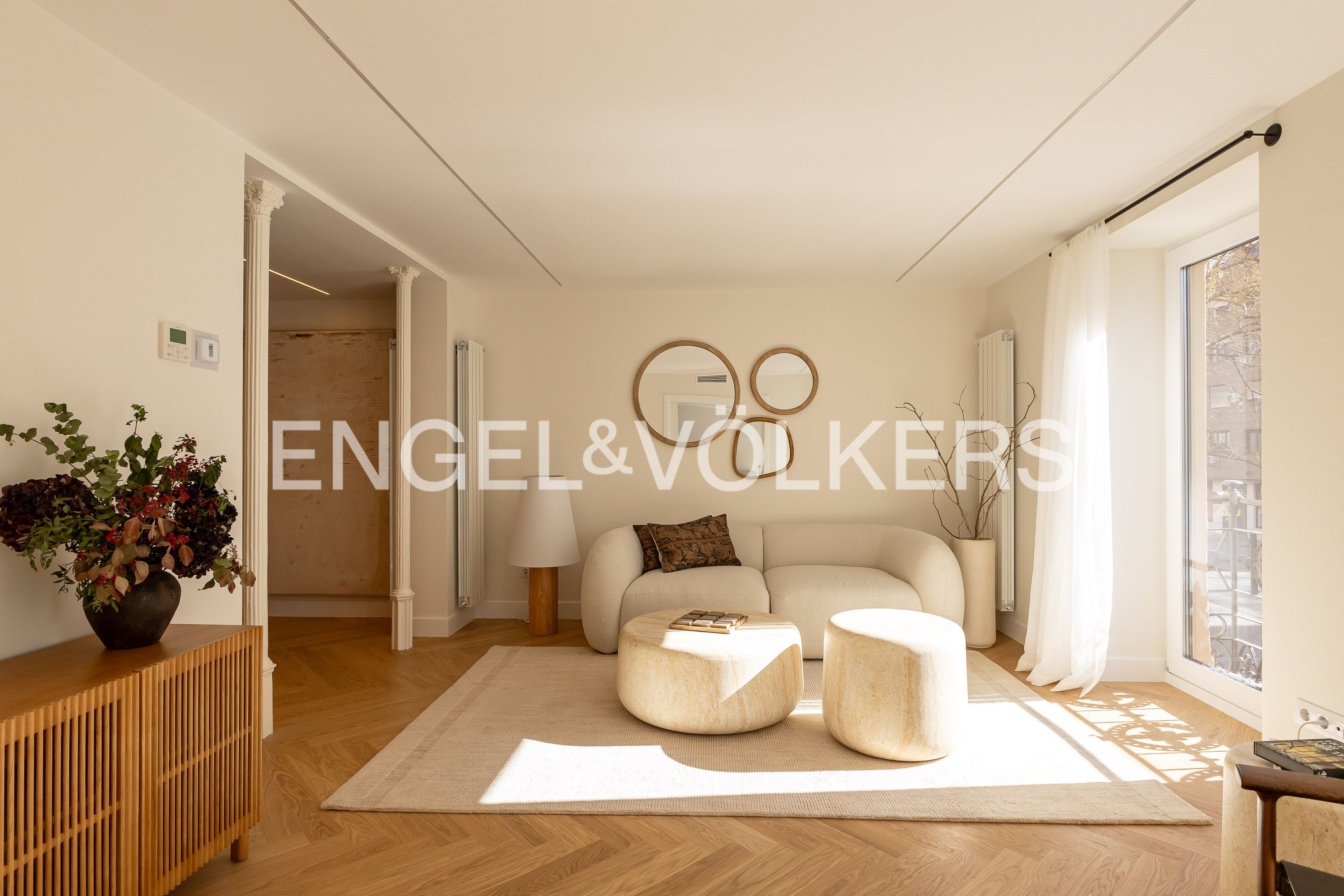 Living room of Flat for sale in  Madrid Capital  with Air Conditioner, Heating and Furnished