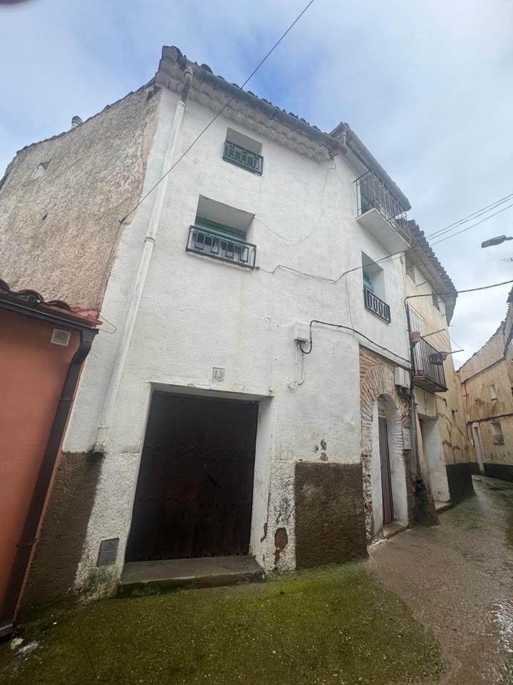 Vista exterior de Casa o xalet en venda en Miedes de Aragón amb Jardí privat, Terrassa i Moblat