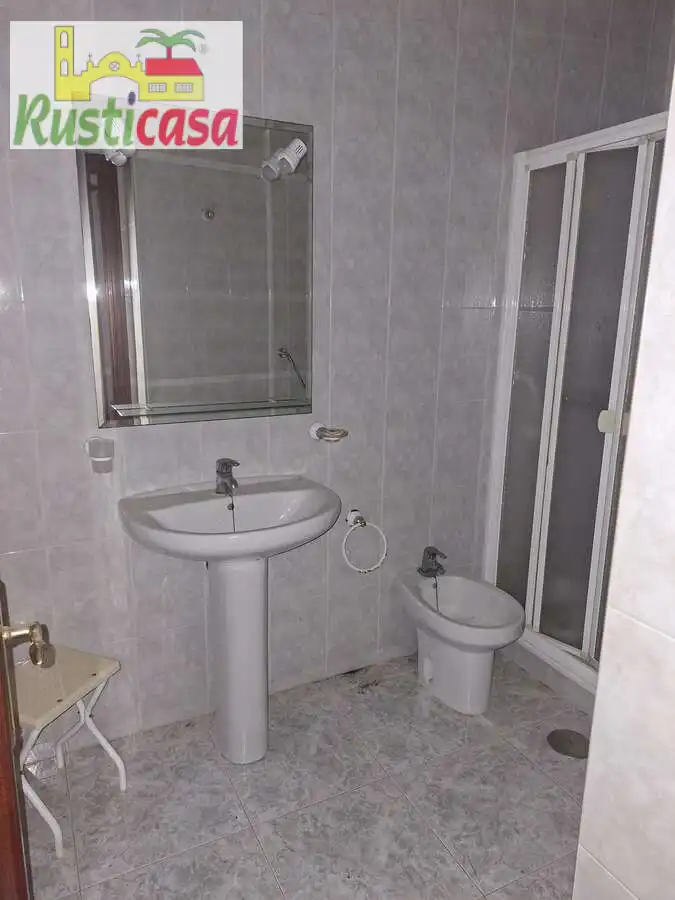 Baño de Apartamento en venta en Bailén con Amueblado y Balcón