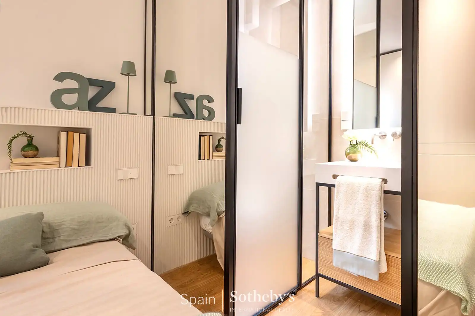 Bedroom of Apartments for sale in Madrid  with Air Conditioner and Heating