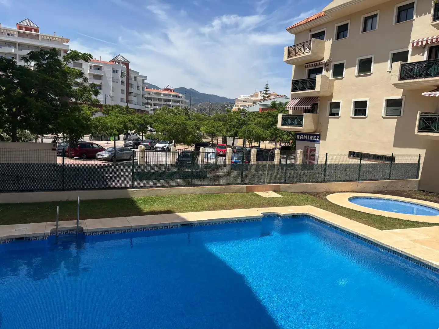 Vista exterior de Apartament de lloguer en Estepona amb Aire condicionat, Calefacció i Terrassa