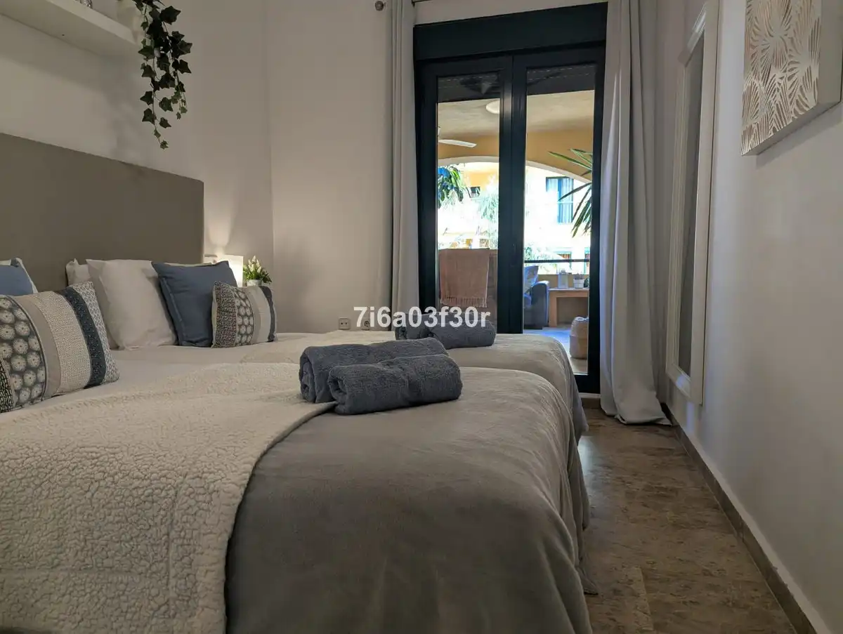 Schlafzimmer von Wohnungen zum Verkauf in Marbella mit Heizung, Privatgarten und Terrasse