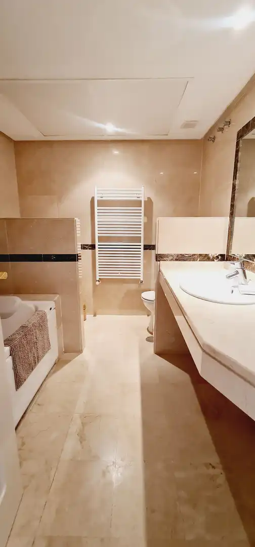 Bathroom of Flat for sale in Marbella  with Air Conditioner, Heating and Terrace