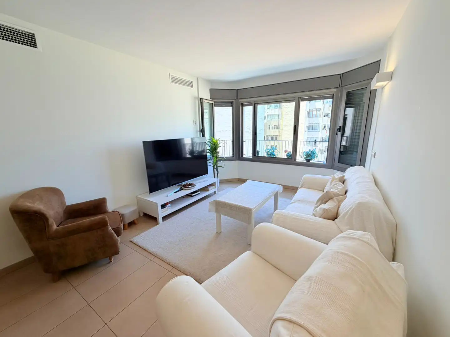 Sala d'estar de Pis de lloguer en  Palma de Mallorca amb Aire condicionat, Calefacció i Moblat
