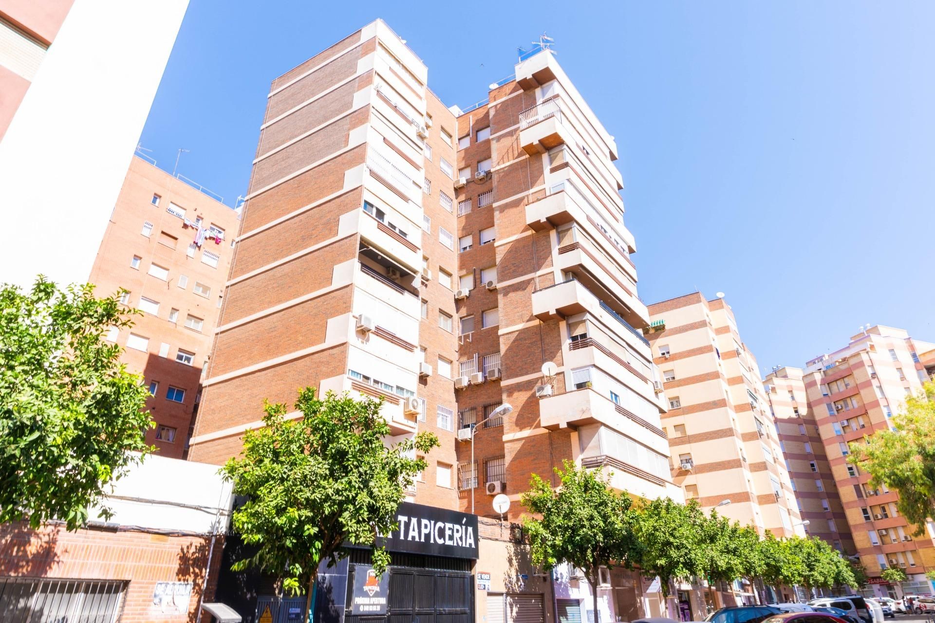 Vista exterior de Pis en venda en  Almería Capital amb Parquet i Traster