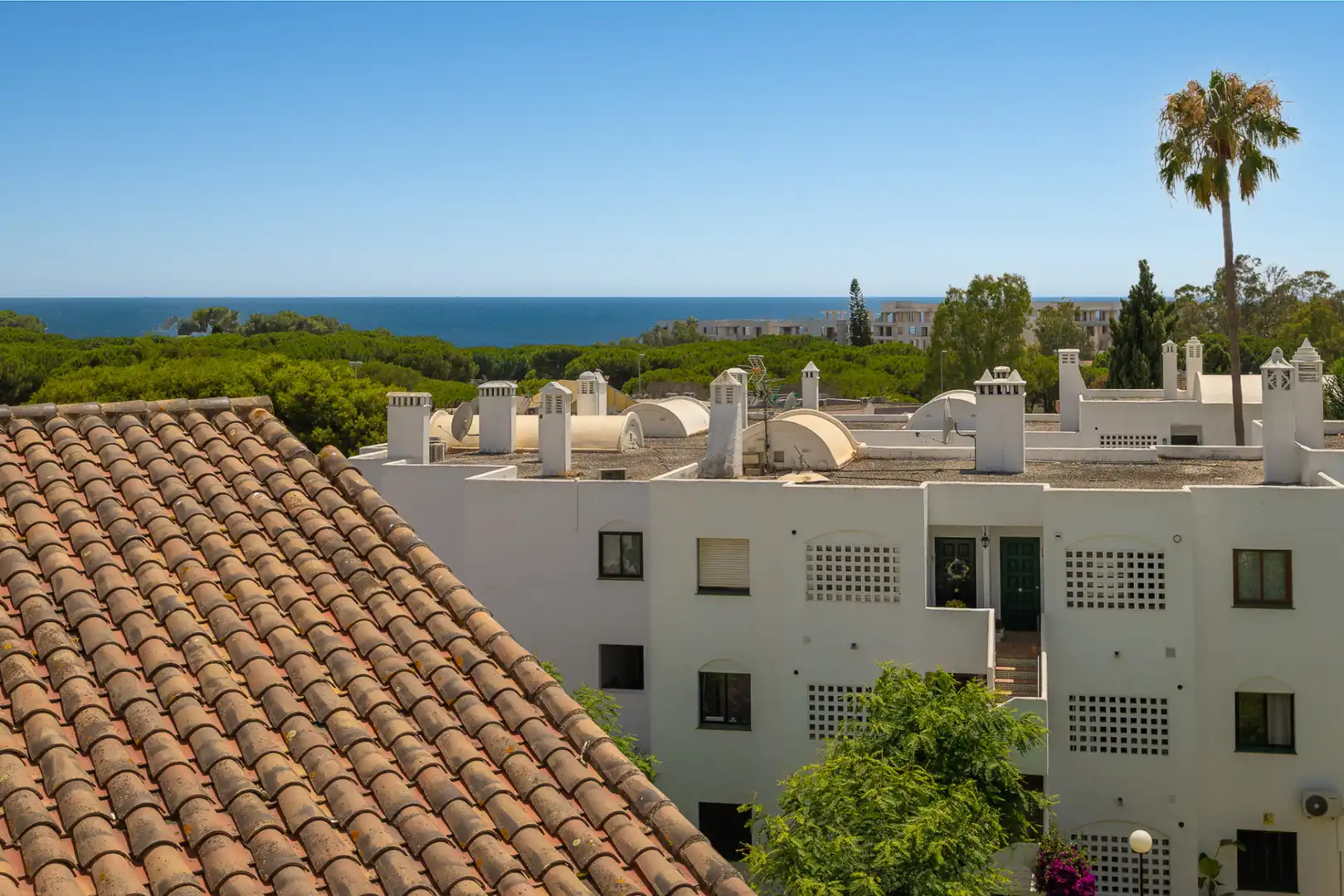 Außenansicht von Dachboden zum Verkauf in Estepona mit Klimaanlage, Heizung und Terrasse