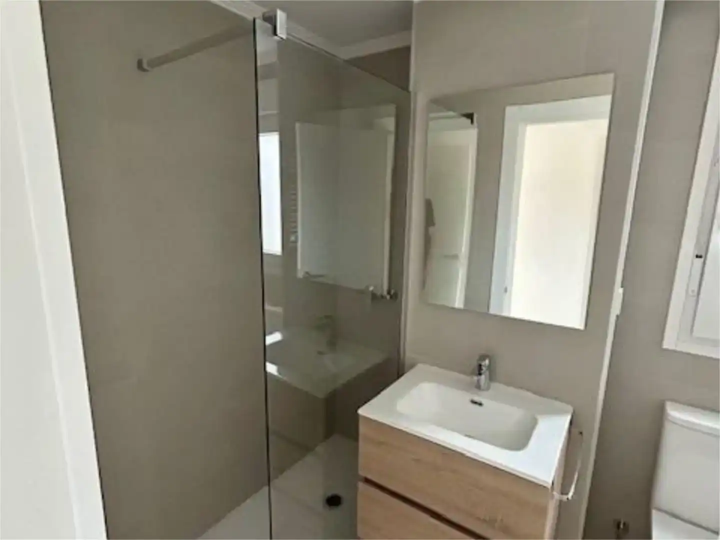 Baño de Piso de alquiler en Santander con Trastero