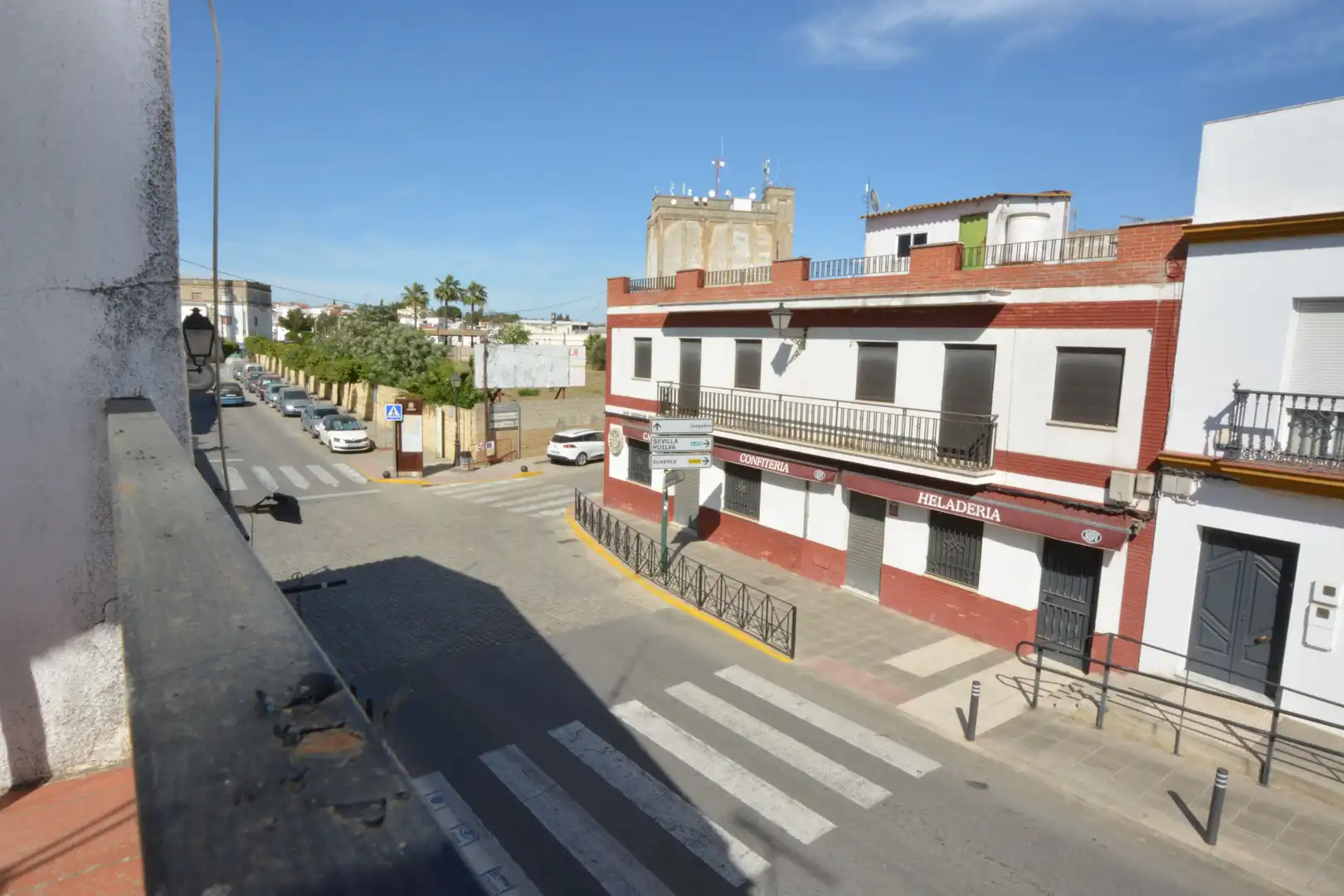 Vista exterior de Casa o chalet en venta en Sanlúcar la Mayor con Aire acondicionado, Calefacción y Trastero