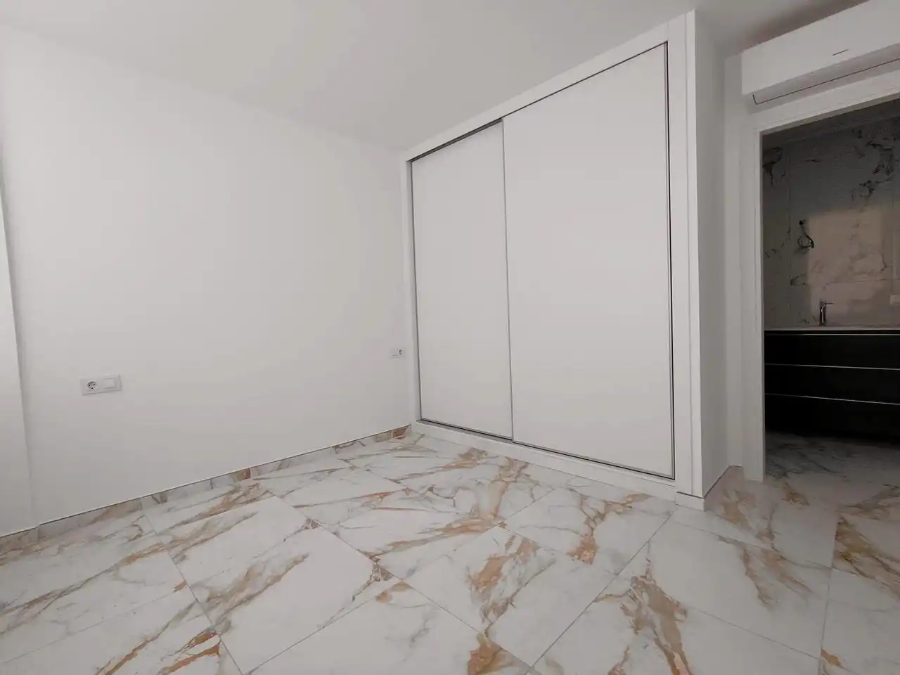 Ground floor for sale in Arona  with Air Conditioner