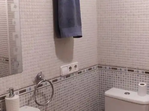 Baño de Piso en venta en Roquetas de Mar con Amueblado, Horno y Lavadora