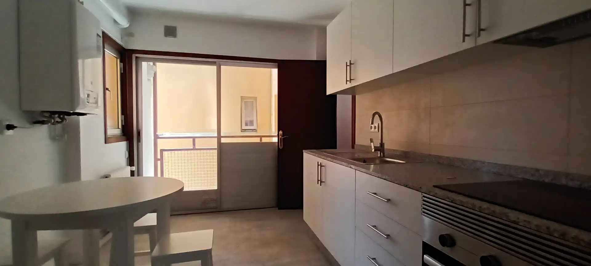 Küche von Wohnung zum Verkauf in Pontevedra Capital  mit Heizung und Abstellraum