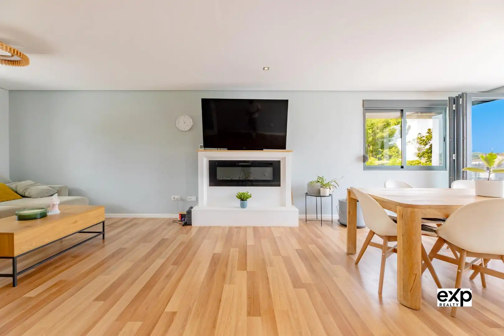 Sala de estar de Casa o chalet en venta en L'Eliana con Aire acondicionado, Calefacción y Jardín privado