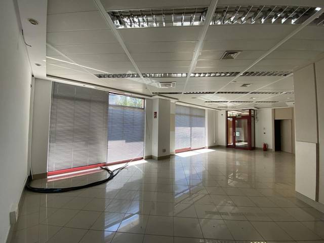 Local comercial en Alquiler en joaquin maria jalon, 20 en La Rubia