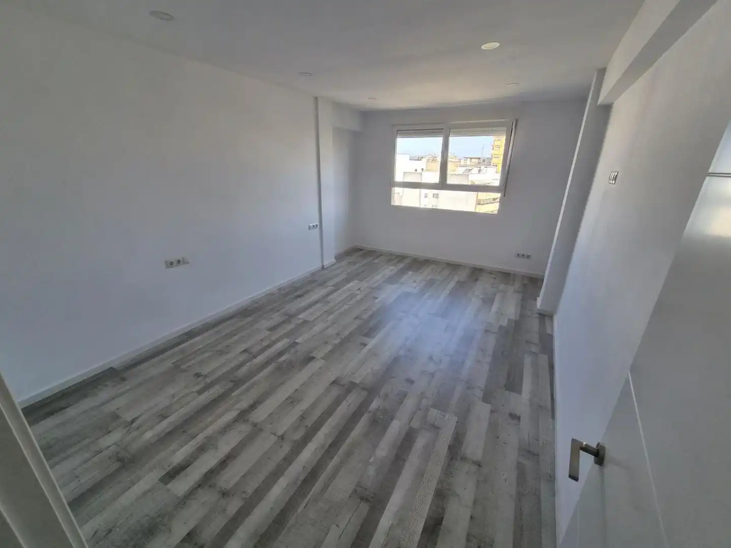 Dormitori de Pis de lloguer en Vila-real amb Parquet i Terrassa