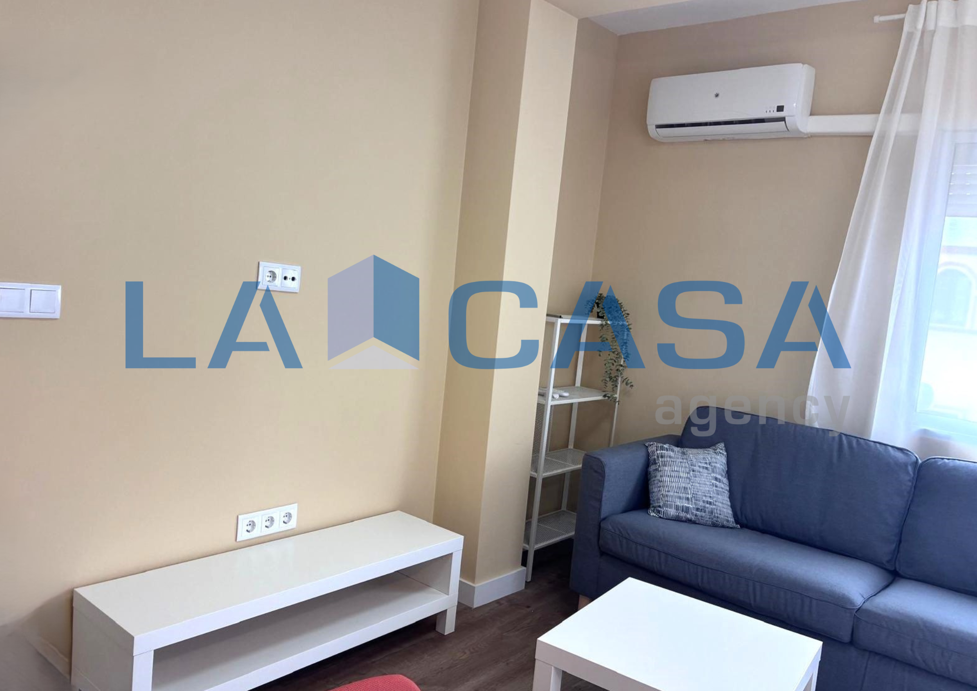 Sala d'estar de Pis en venda en  Sevilla Capital amb Balcó