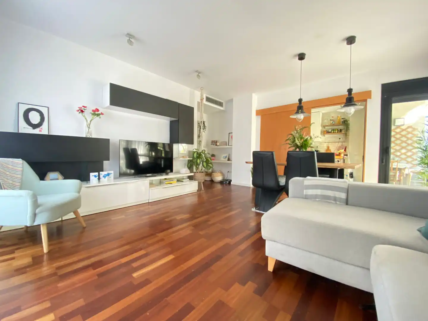 Sala d'estar de Pis en venda en Sant Adrià de Besòs amb Aire condicionat, Calefacció i Parquet