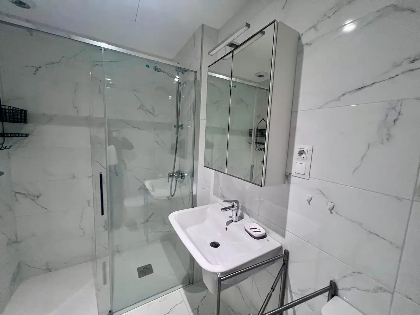 Bathroom of Flat for rent in Oviedo   with Heating, Private garden and Terrace