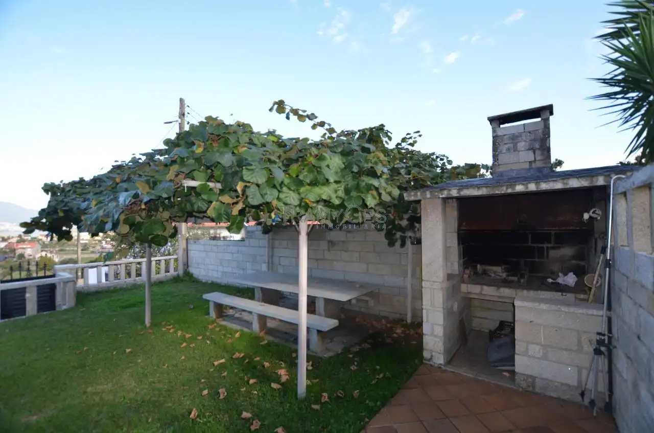 Jardí de Casa o xalet en venda en Redondela amb Calefacció, Jardí privat i Terrassa
