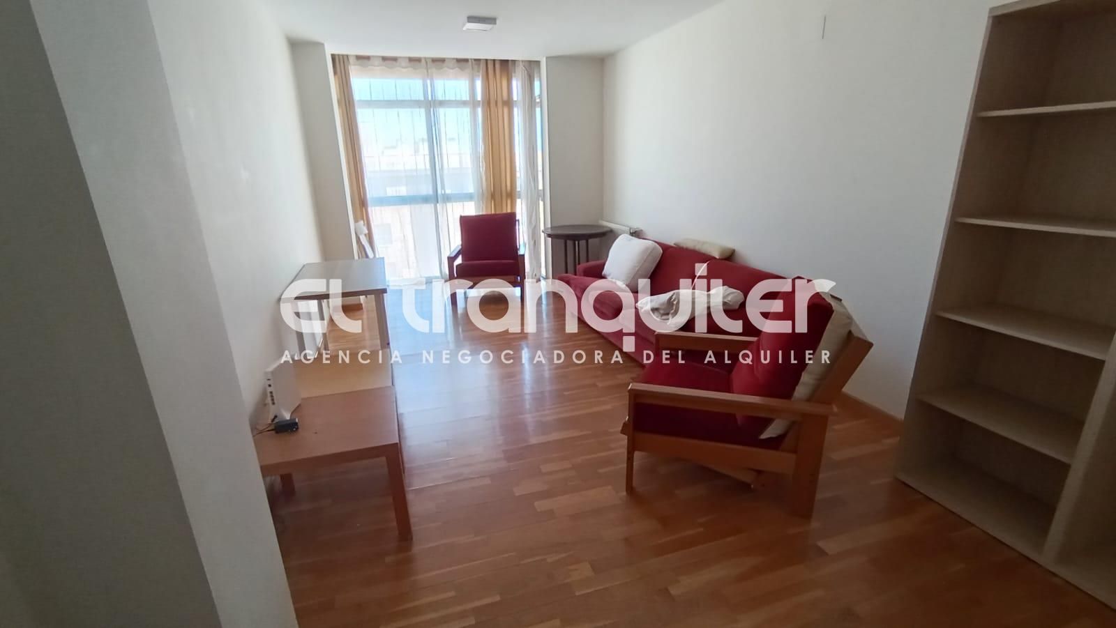 Sala d'estar de Pis de lloguer en  Madrid Capital amb Parquet, Traster i Piscina