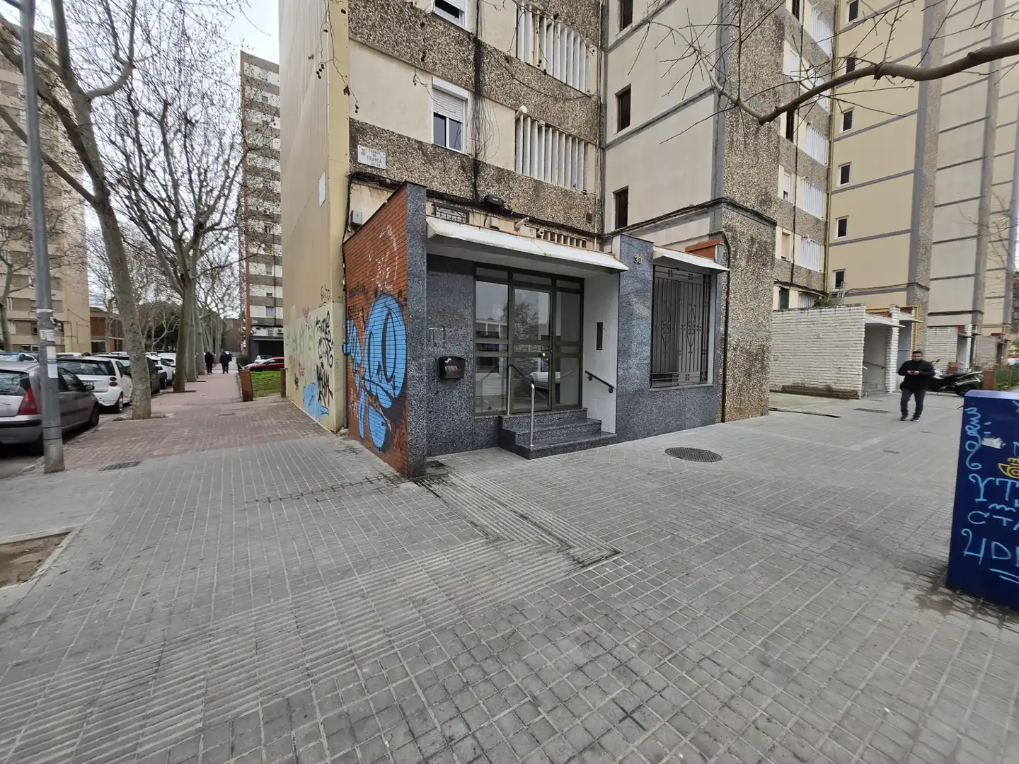 Exterior view of Flat for sale in L'Hospitalet de Llobregat  with Oven, Balcony and Alarm