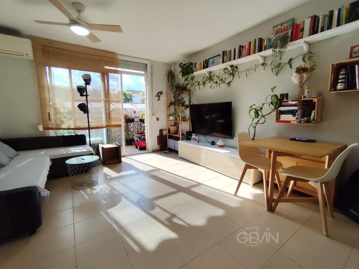 Sala de estar de Piso en venta en Santa Perpètua de Mogoda con Aire acondicionado, Trastero y Balcón