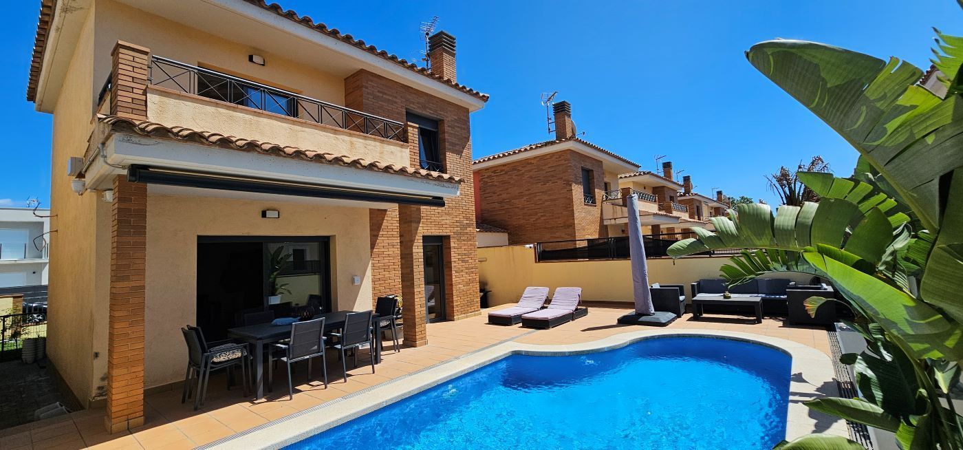 Piscina de Casa o xalet en venda en Empuriabrava amb Calefacció i Piscina