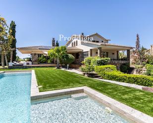 Exterior view of House or chalet for sale in Cerdanyola del Vallès  with Air Conditioner, Heating and Terrace