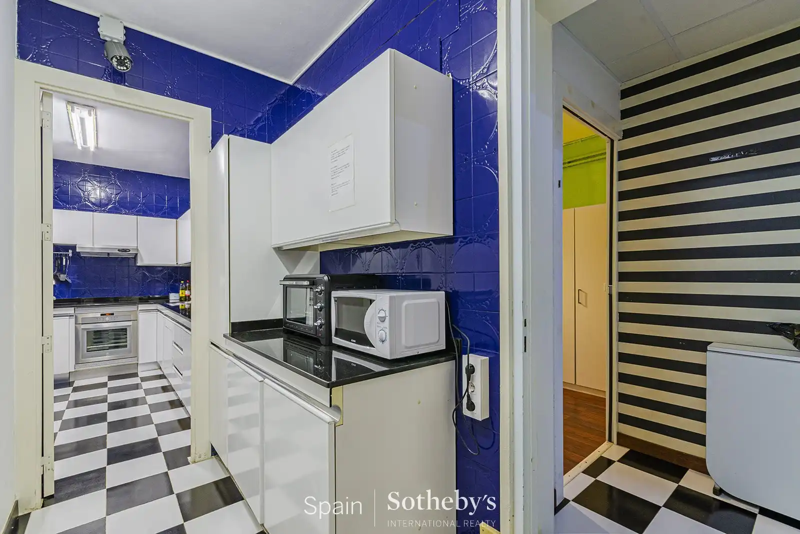 Cuina de Casa o xalet en venda en Barcelona amb Aire condicionat, Calefacció i Jardí privat