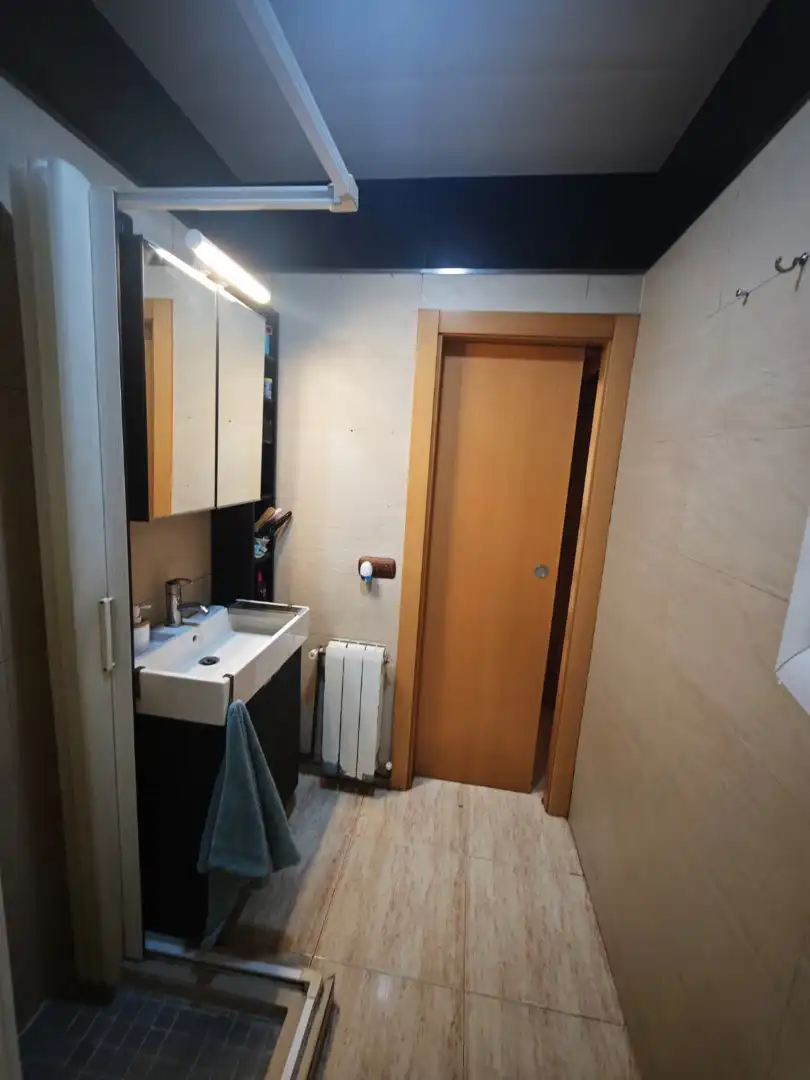 Badezimmer von Erdgeschoss zum Verkauf in Badalona mit Heizung, Terrasse und Abstellraum