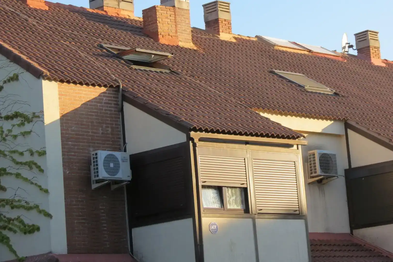Vista exterior de Casa o xalet per a compartir en Las Rozas de Madrid amb Aire condicionat, Jardí privat i Parquet