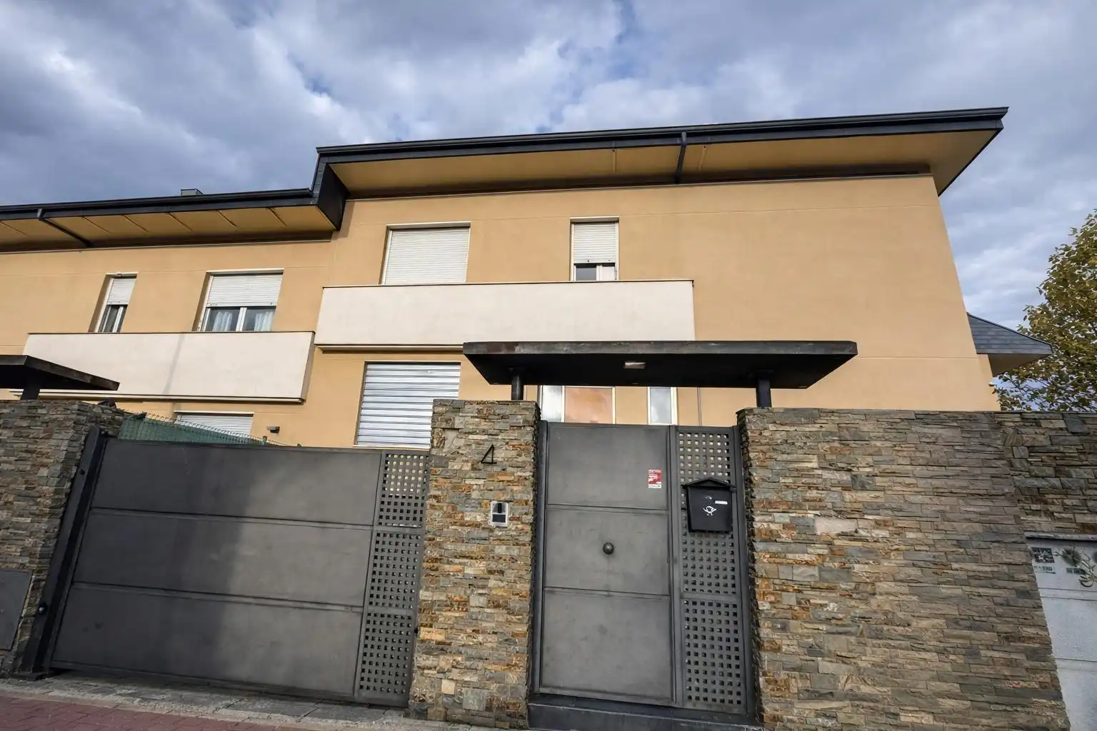 Exterior view of Houses for sale in Madrid  with Private garden, Terrace and Swimming Pool