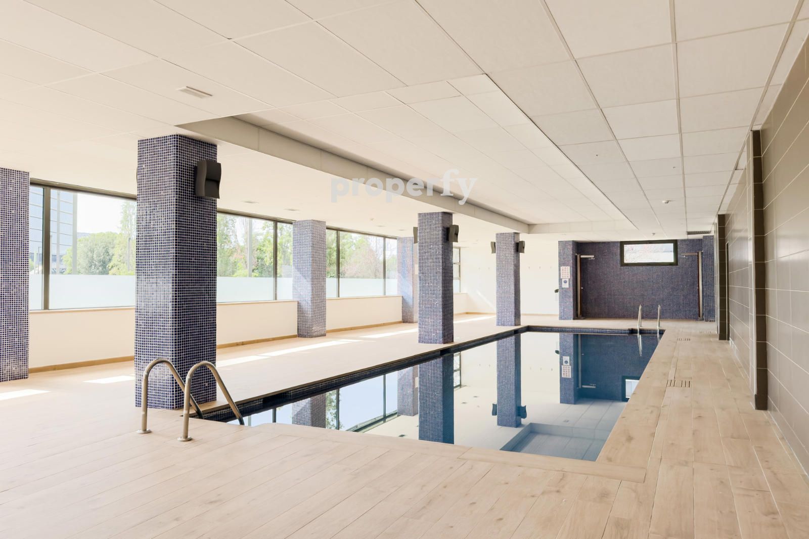 Swimming pool of Flat for sale in L'Hospitalet de Llobregat  with Air Conditioner, Heating and Terrace
